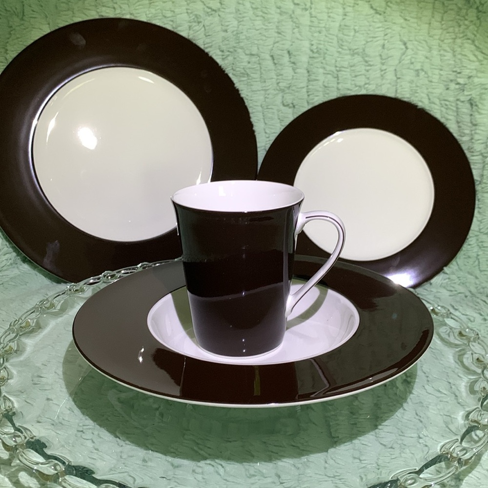 Mikasa Rich Brown Color Studio **BONE CHINA 4 piece place setting NWT